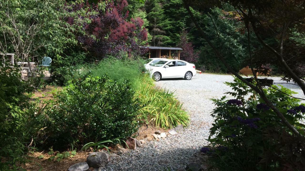 Secret Cove Cottage Suites Halfmoon Bay Екстериор снимка