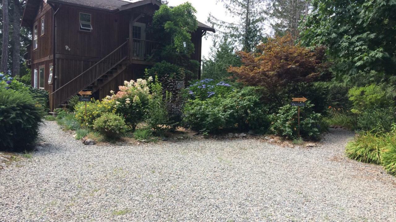 Secret Cove Cottage Suites Halfmoon Bay Екстериор снимка