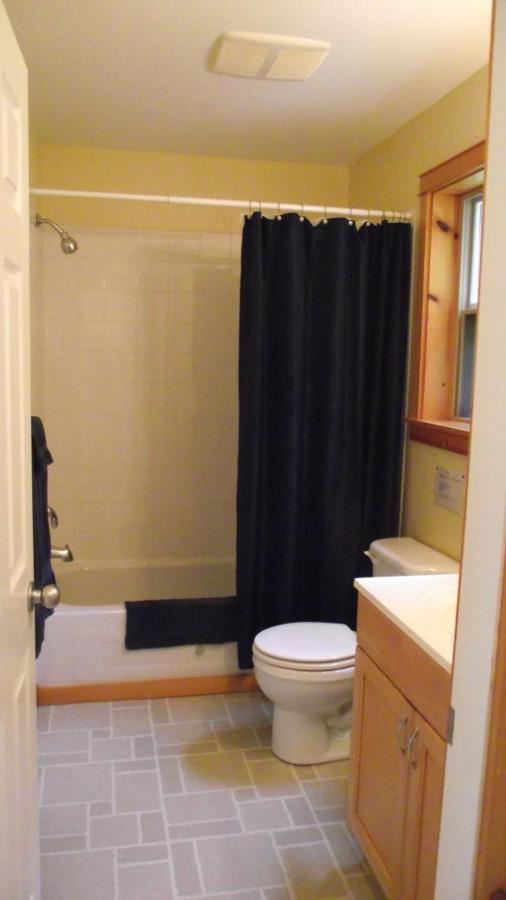 Secret Cove Cottage Suites Halfmoon Bay Екстериор снимка