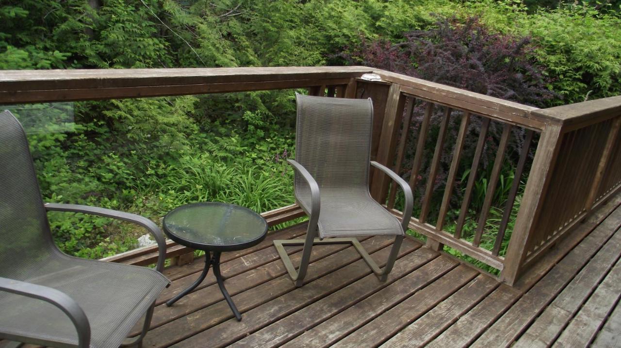 Secret Cove Cottage Suites Halfmoon Bay Екстериор снимка