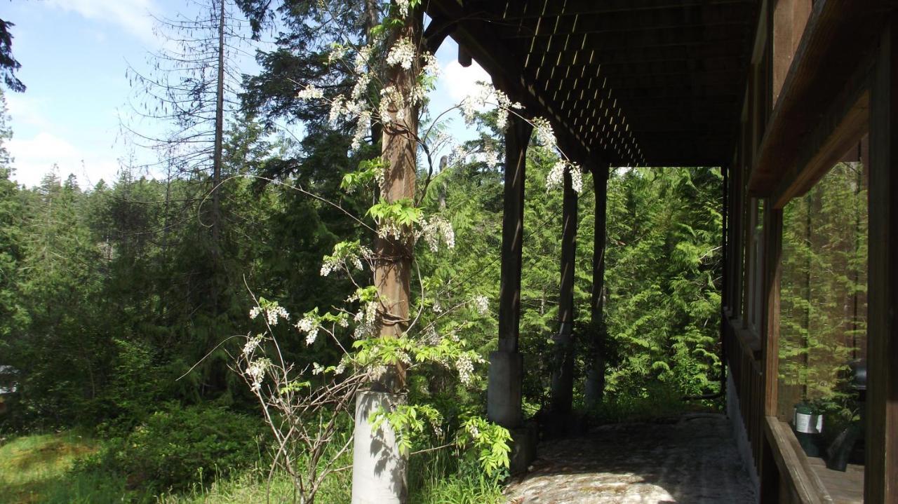 Secret Cove Cottage Suites Halfmoon Bay Екстериор снимка