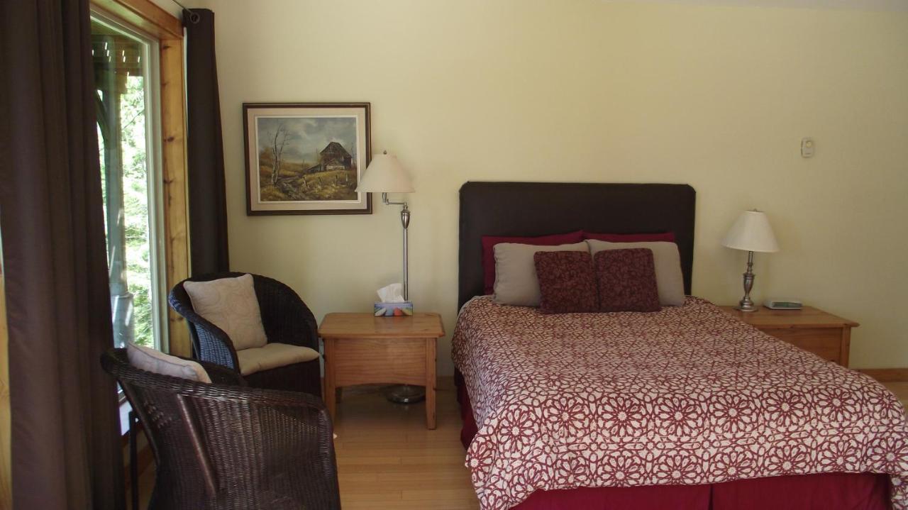 Secret Cove Cottage Suites Halfmoon Bay Екстериор снимка